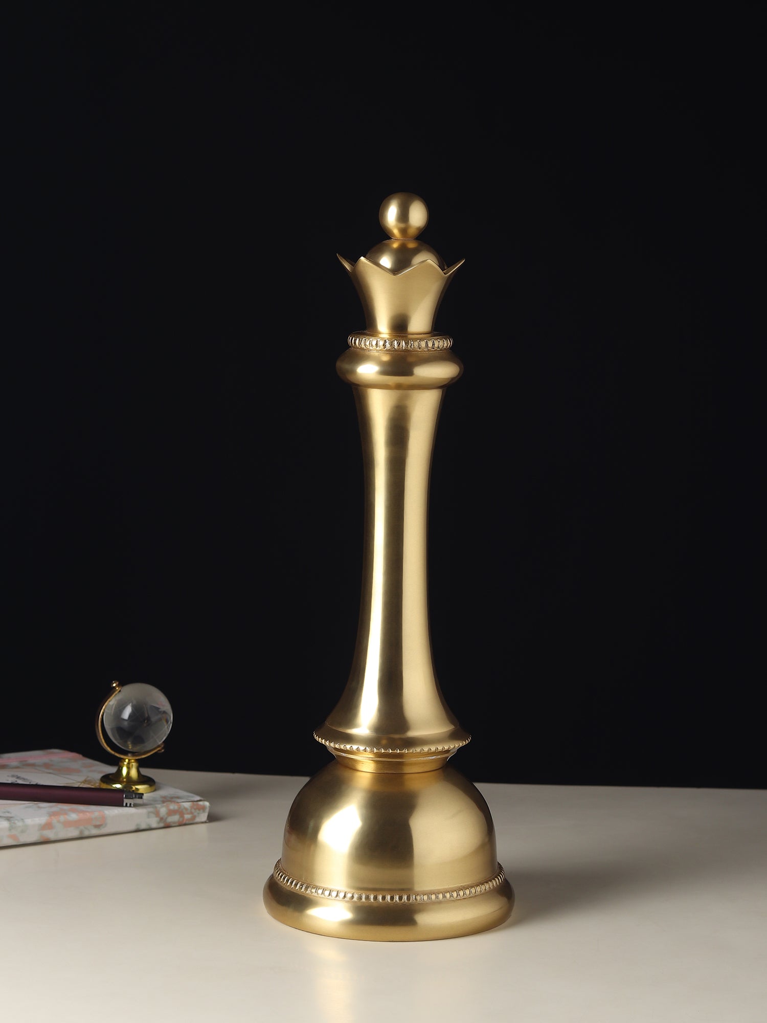 Zyntar Oversized Queen Chess Decorative