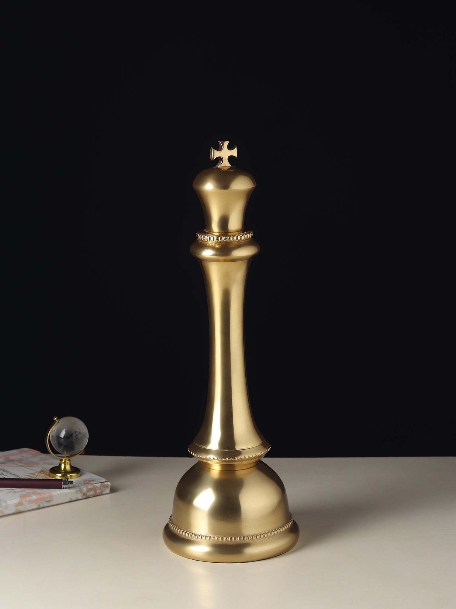 Zyntar Oversized King Chess Decorative
