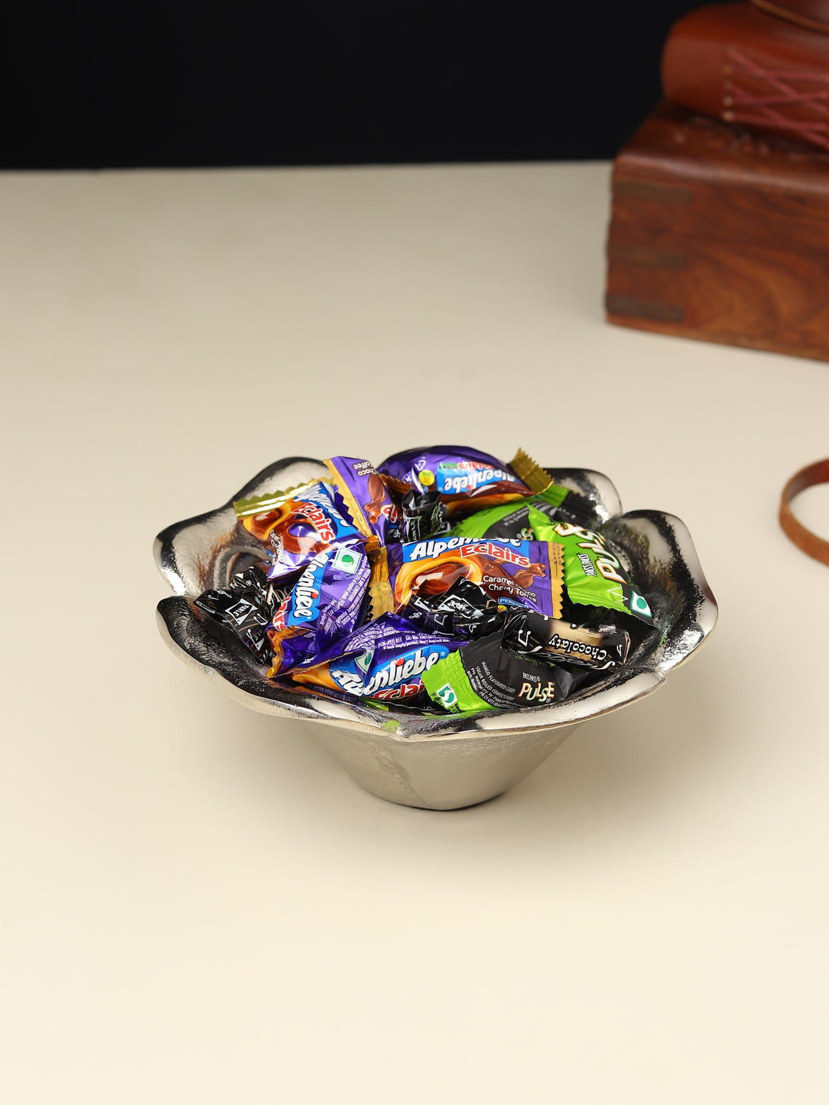 Petal Metal Bowl M.M.I. OVERSEAS