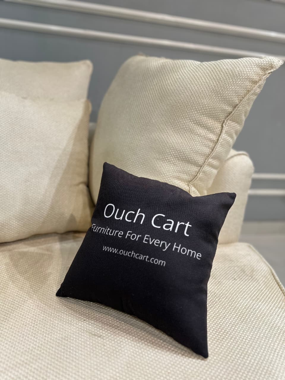 Pillow Top Arm Sofa with Cushions