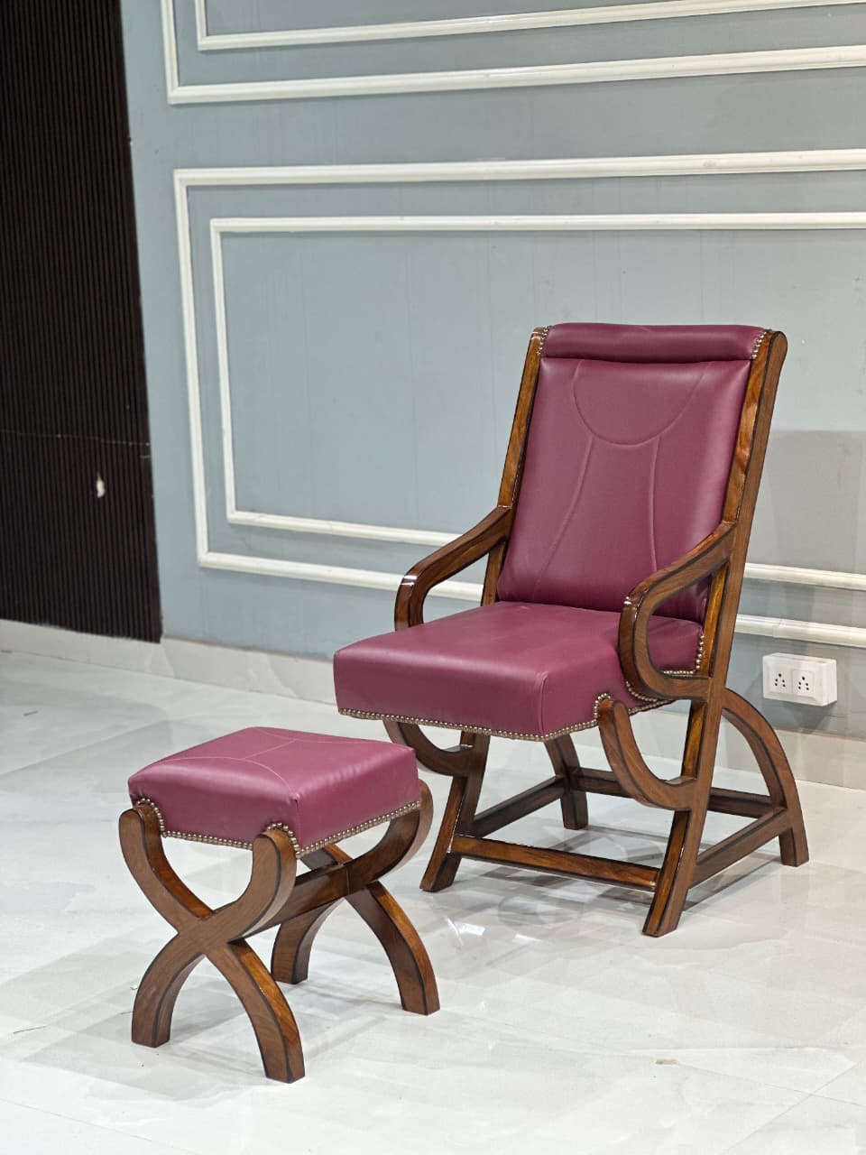 Wide Unique Back Design Armchair With Ottoman