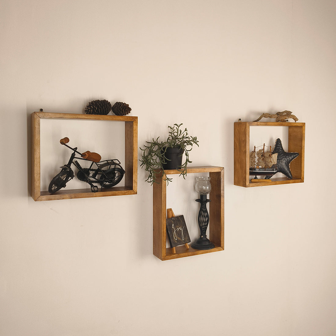ARTHUR III Rectangular Shaped Set of 3 Wooden Wall Shelves