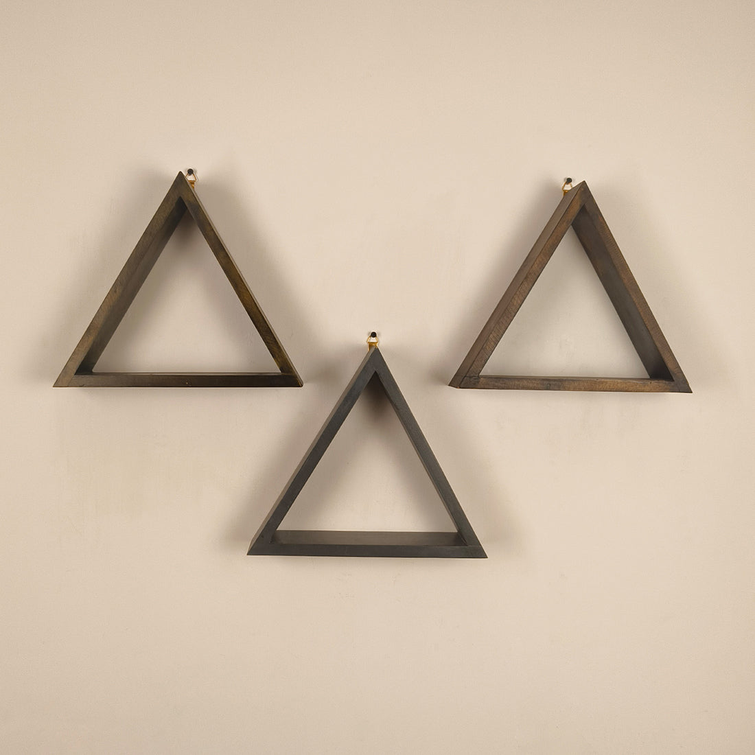 HENRY III Triangular Set of 3 Wooden Wall Shelves
