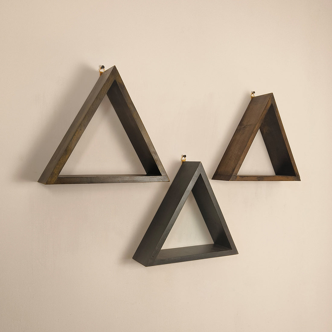 HENRY III Triangular Set of 3 Wooden Wall Shelves