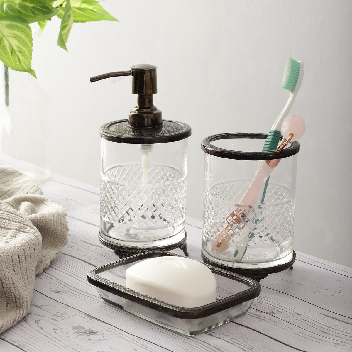 Blake Crystal Cut Bathroom set in Black M.M.I. OVERSEAS