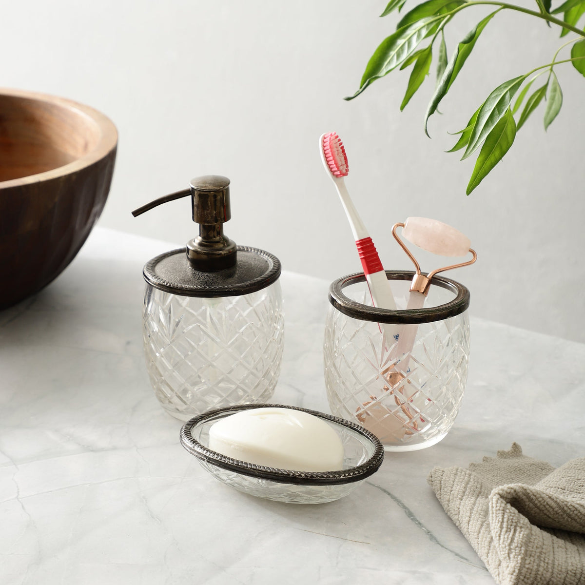 Astrid Crystal Cut Bathroom set in black M.M.I. OVERSEAS