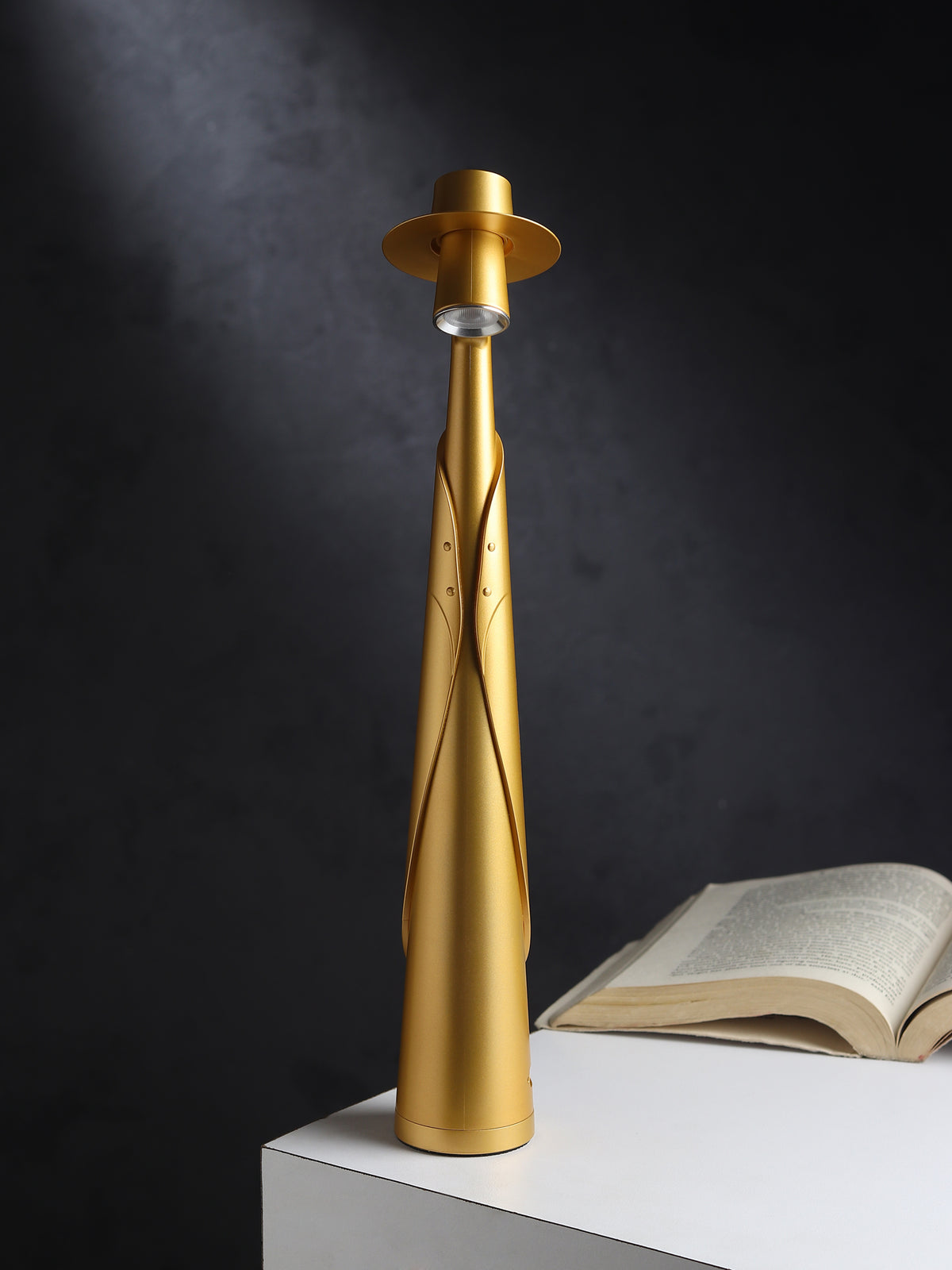 Baron Fedora Lamp