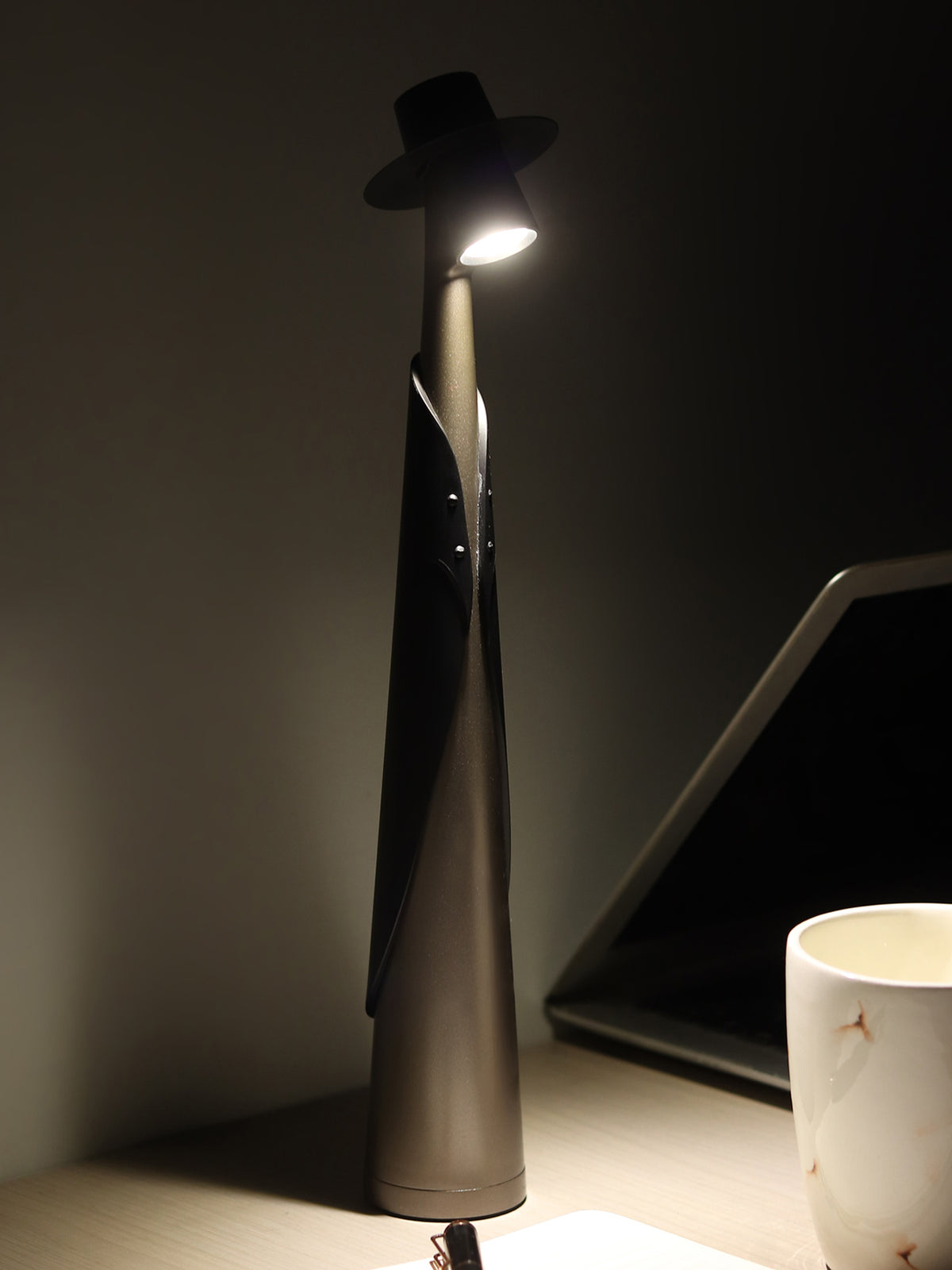 Baron Fedora Lamp