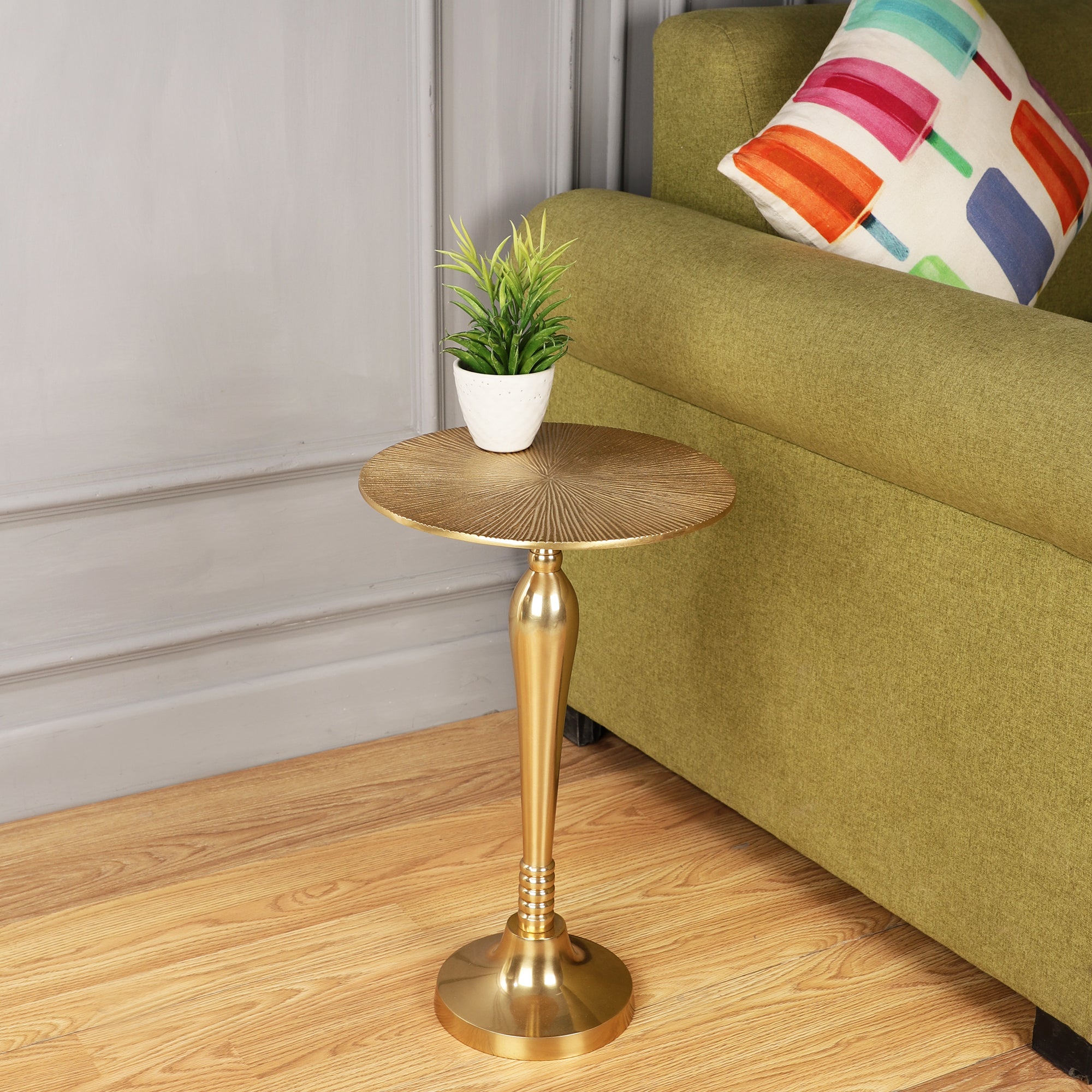 The Carla Side Table By Décor De Maison In Classical Design In Raw Gold & Black Finish - OUCHCART