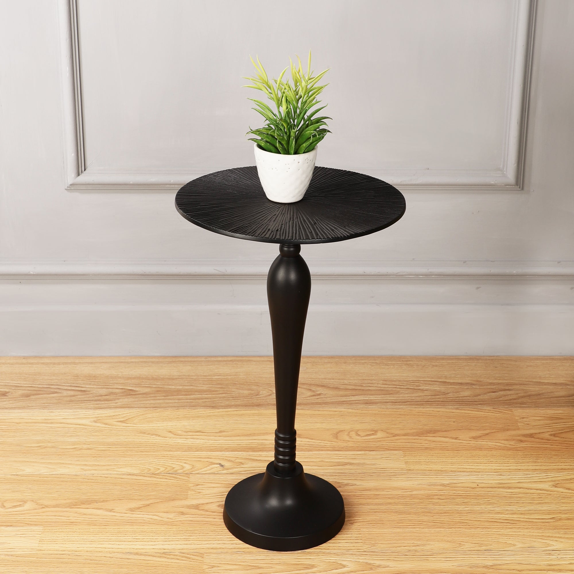 The Carla Side Table By Décor De Maison In Classical Design In Raw Black Finish -OUCHART