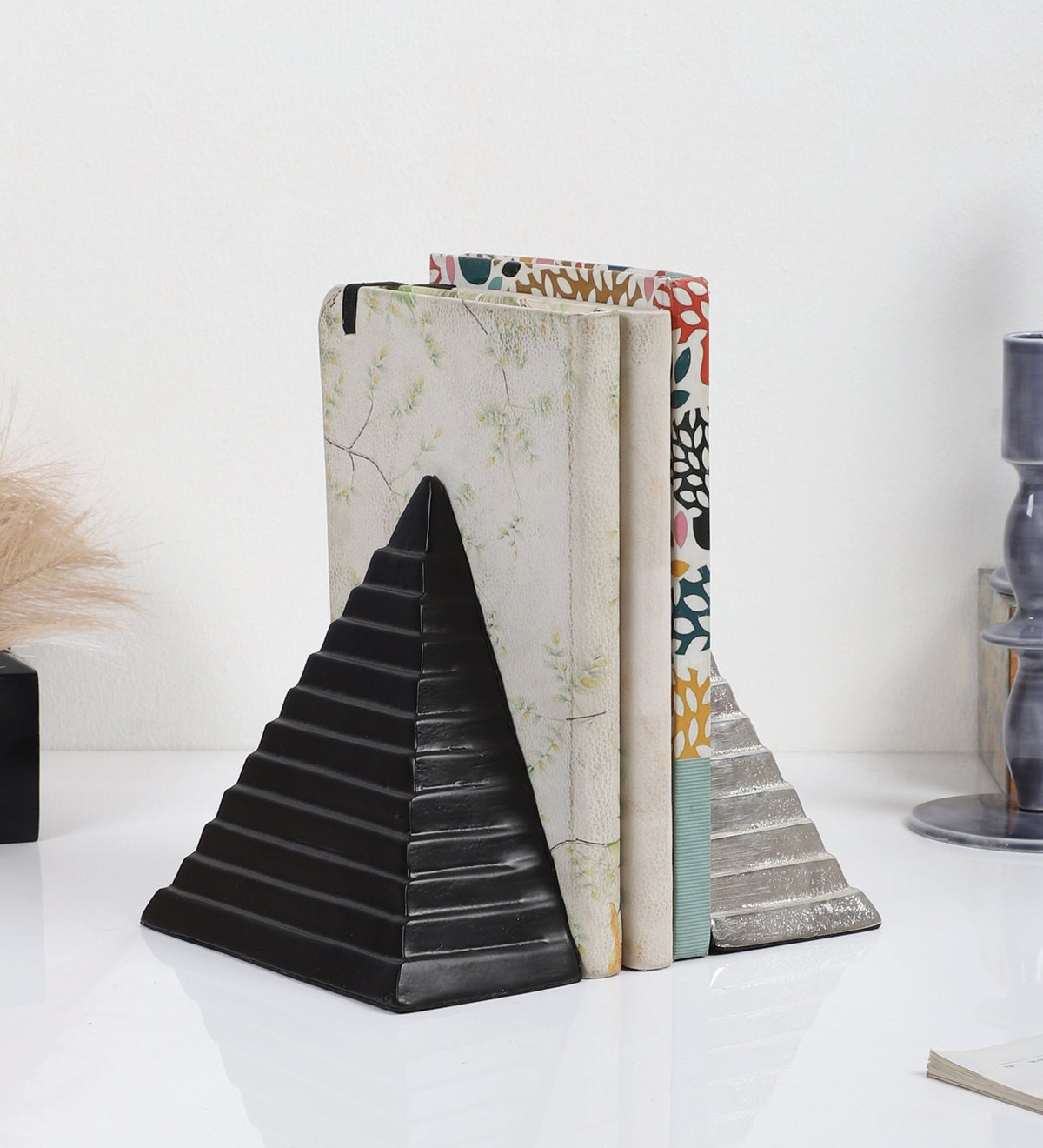 Pyramidon Bookend M.M.I. OVERSEAS