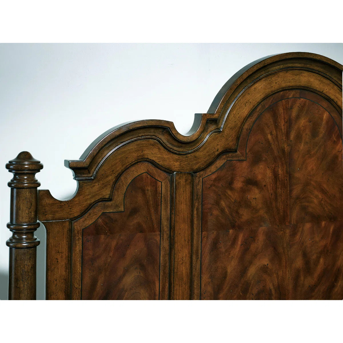 Leesburg Queen Poster Bed