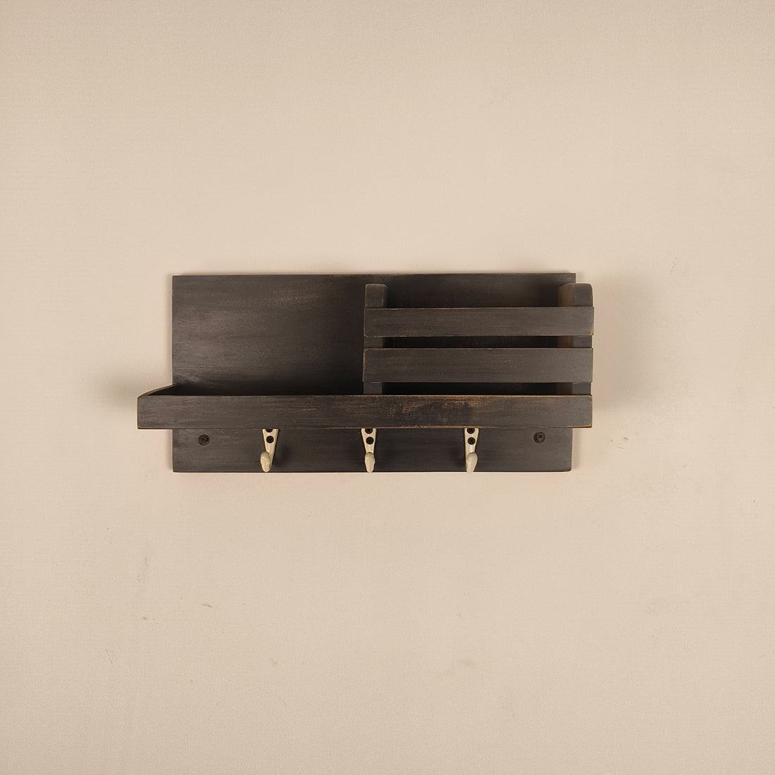 Richmond Wooden Wall Shelf Organiser with Key Holders