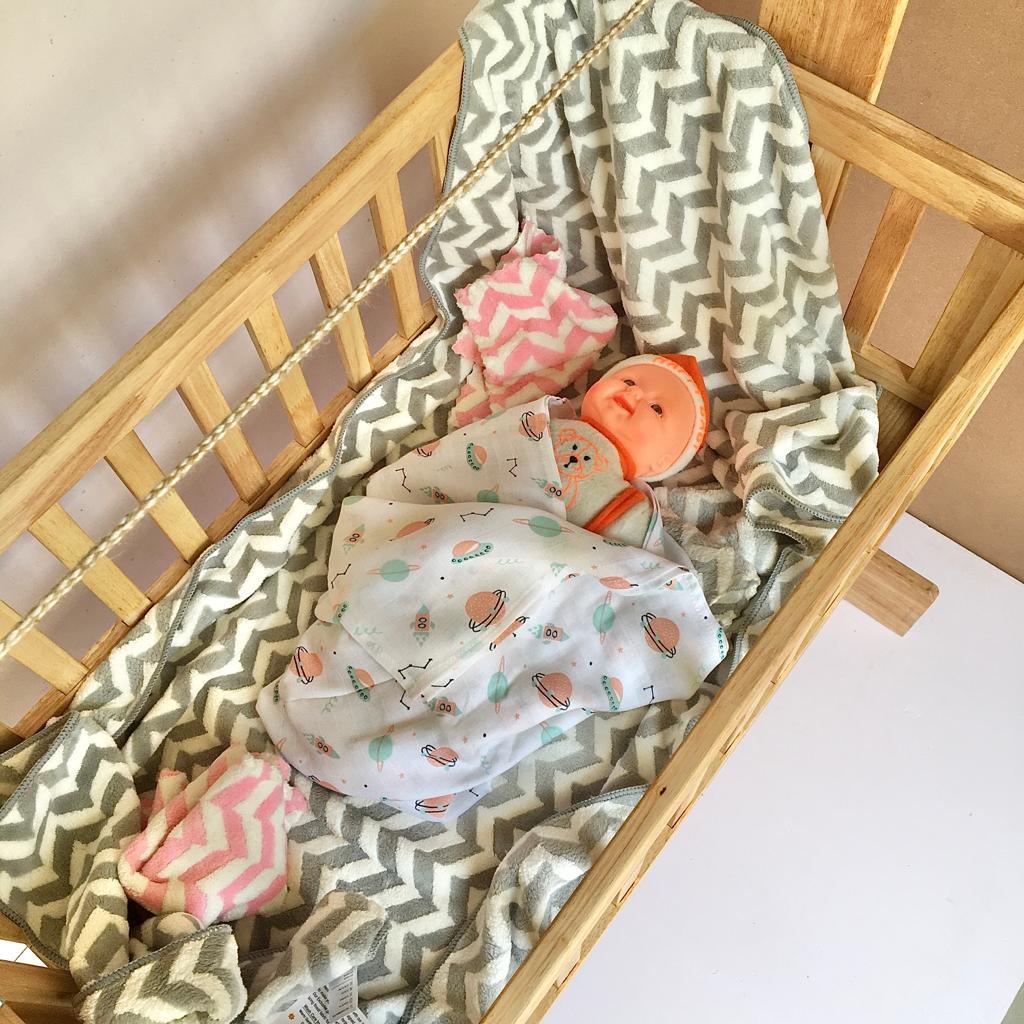 Baby Cot/Paalna/Jhula Cum Foldable Study Work Table By Miza - Ouch Cart