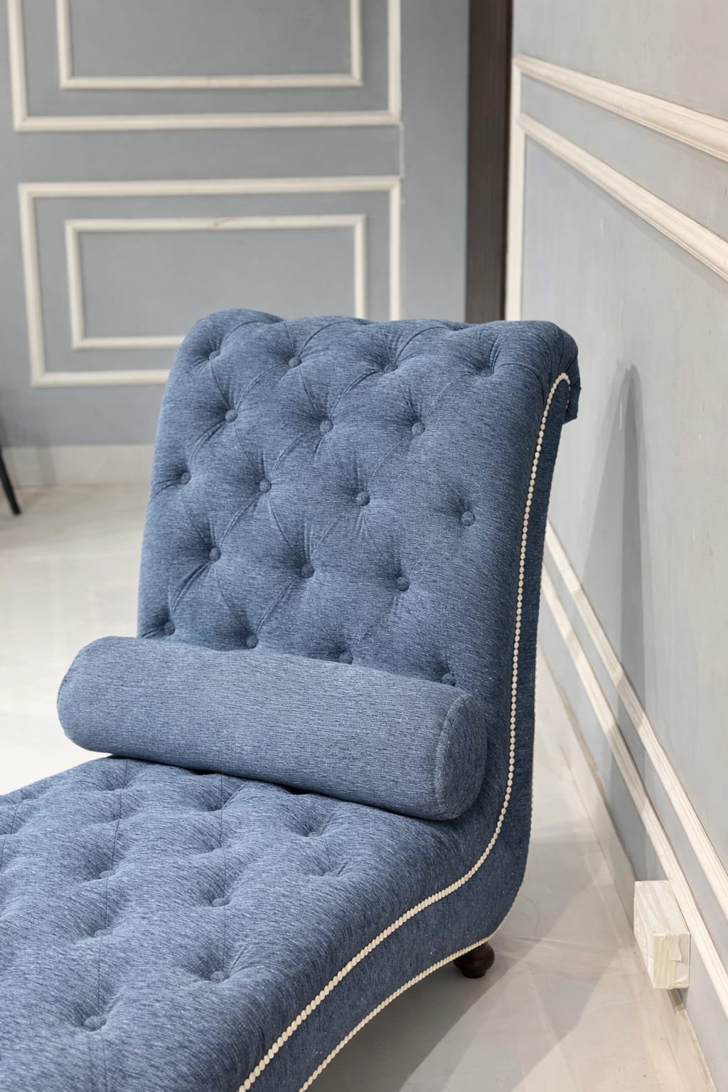 Classic Tufted Chaise Lounge in Blue Fabric | Elegant Accent Lounger