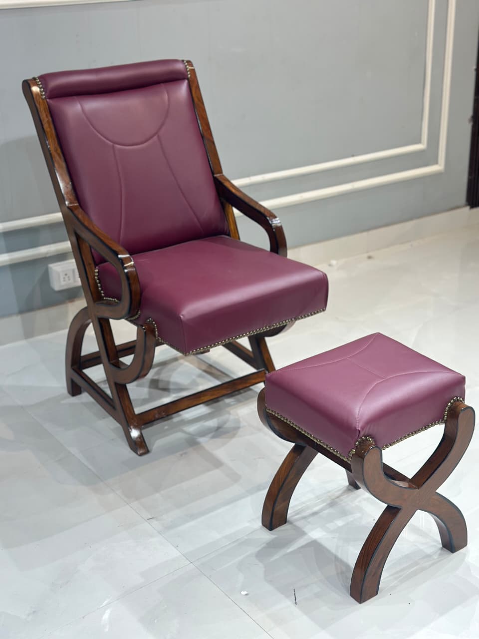 Wide Unique Back Design Armchair With Ottoman