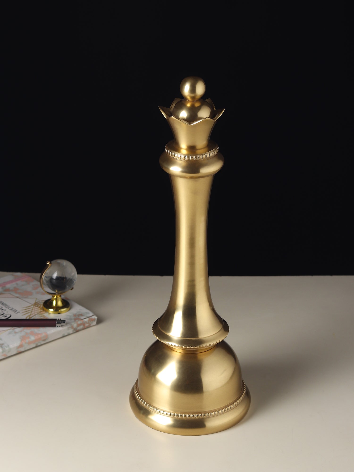 Zyntar Oversized Queen Chess Decorative