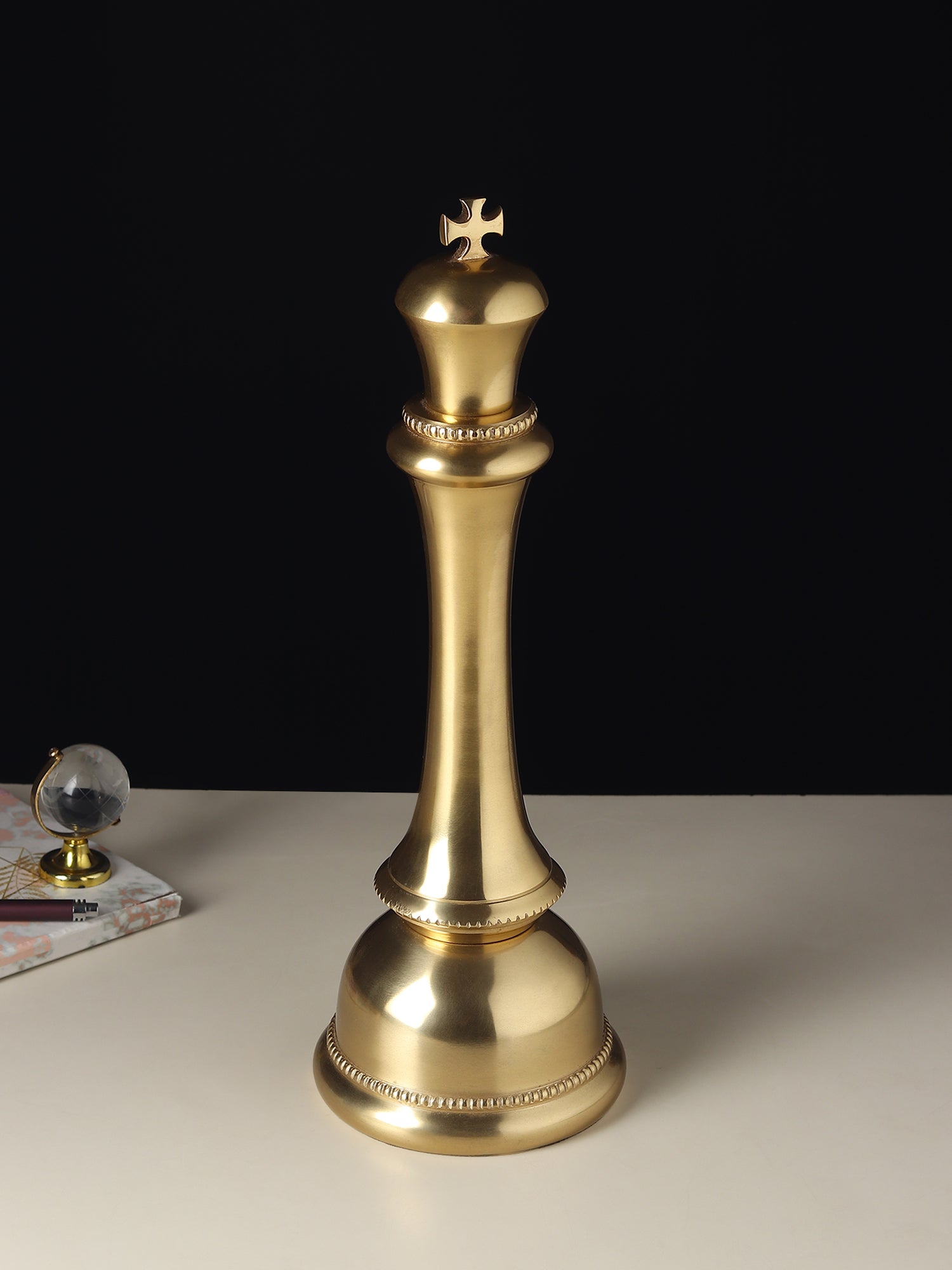 Zyntar Oversized King Chess Decorative