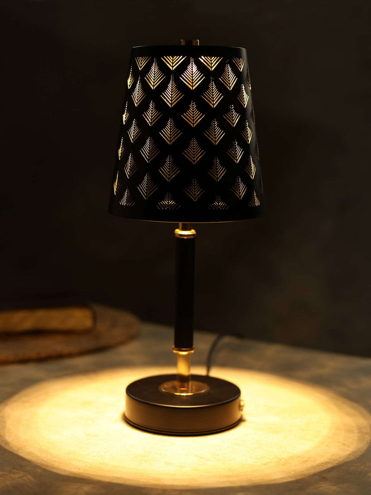 Cavelle Table Lamp - Ouchcart