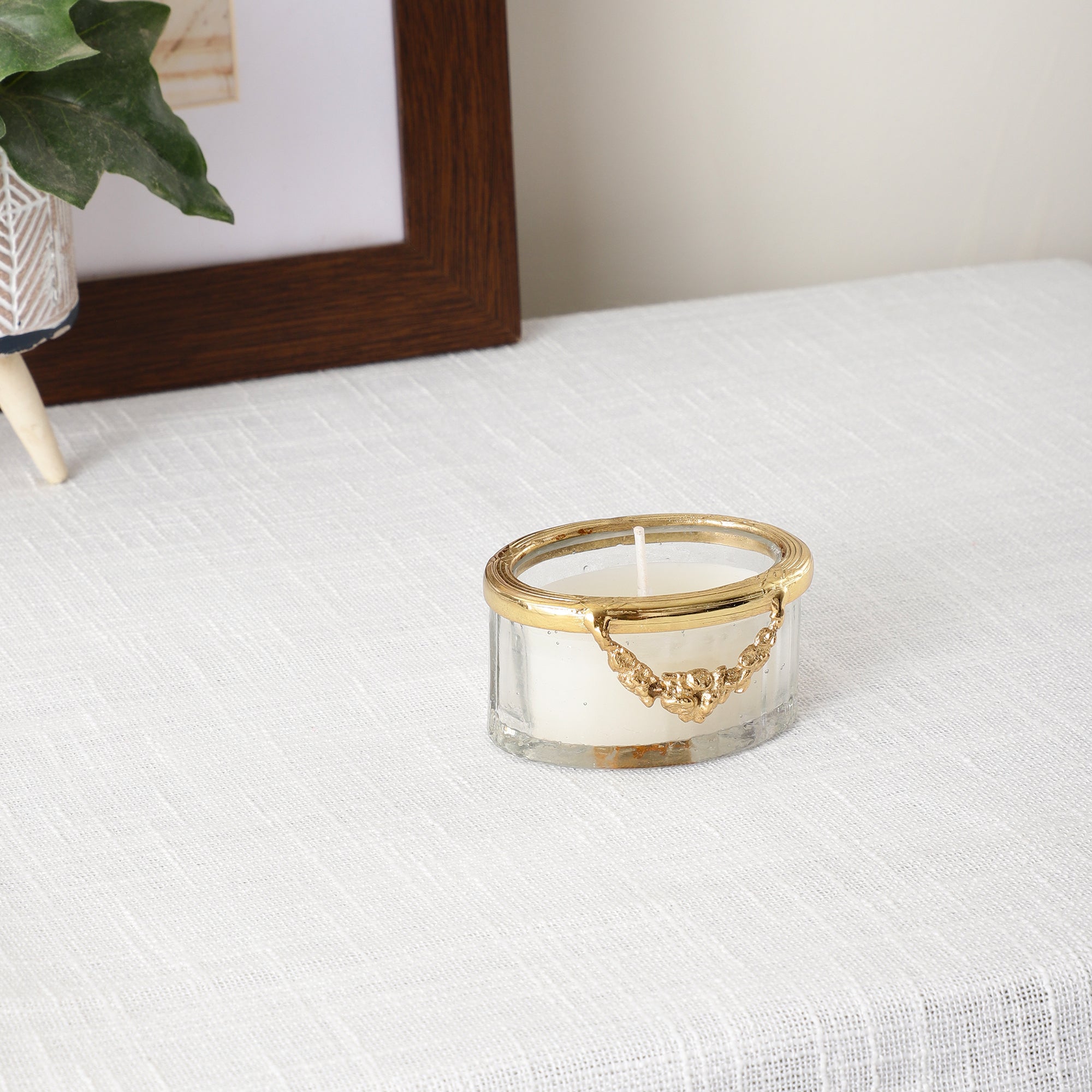 snowy whisper white scented candle jar with Golden Ring