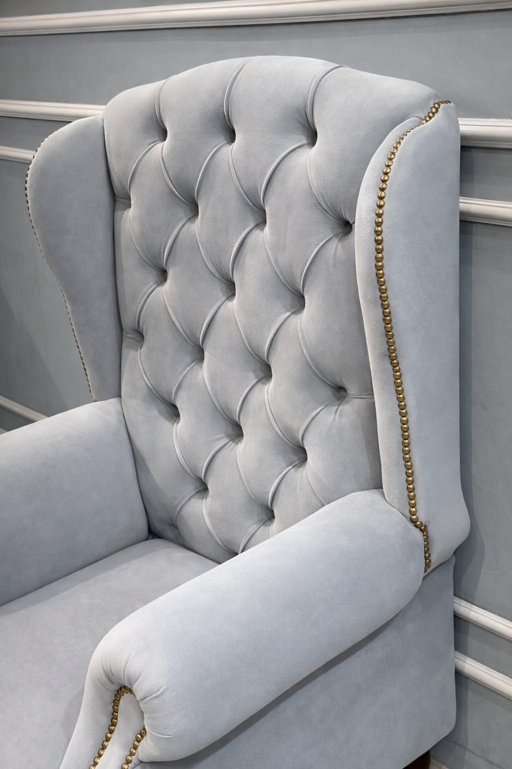 Solid Wood Wing Chair with Deep Seat Comfort & Classic Elegant Design