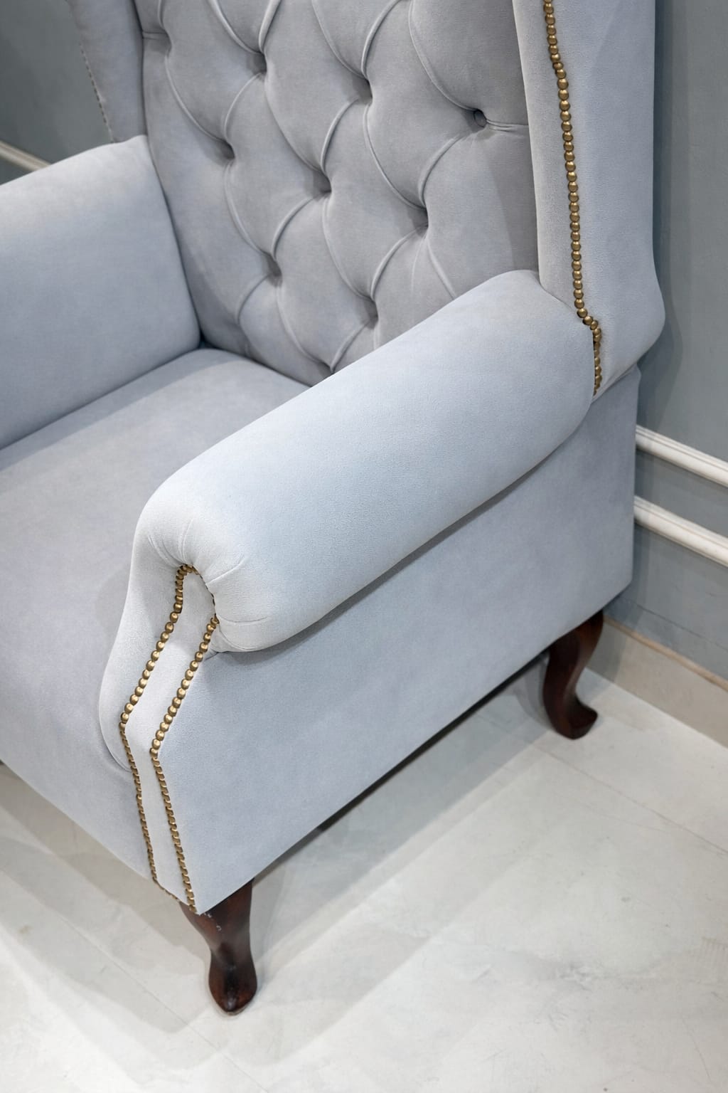 Solid Wood Wing Chair with Deep Seat Comfort & Classic Elegant Design