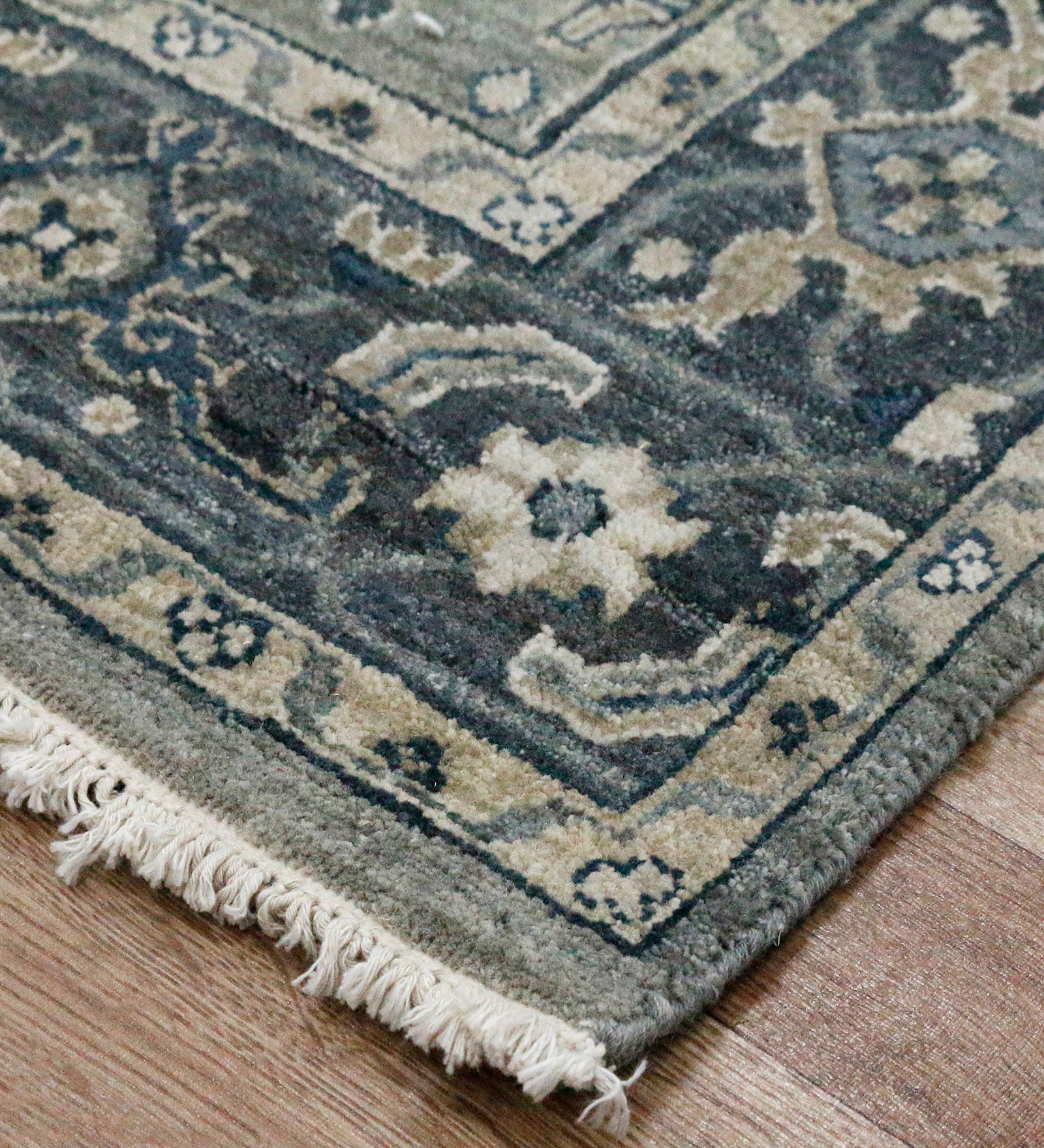Heritage Traditional Pattern Hand Knotted  Rectangle Anti-Skid Designer Carpet, Prayer Rug For Office Cabins, Small Living Spaces - 3'X5'