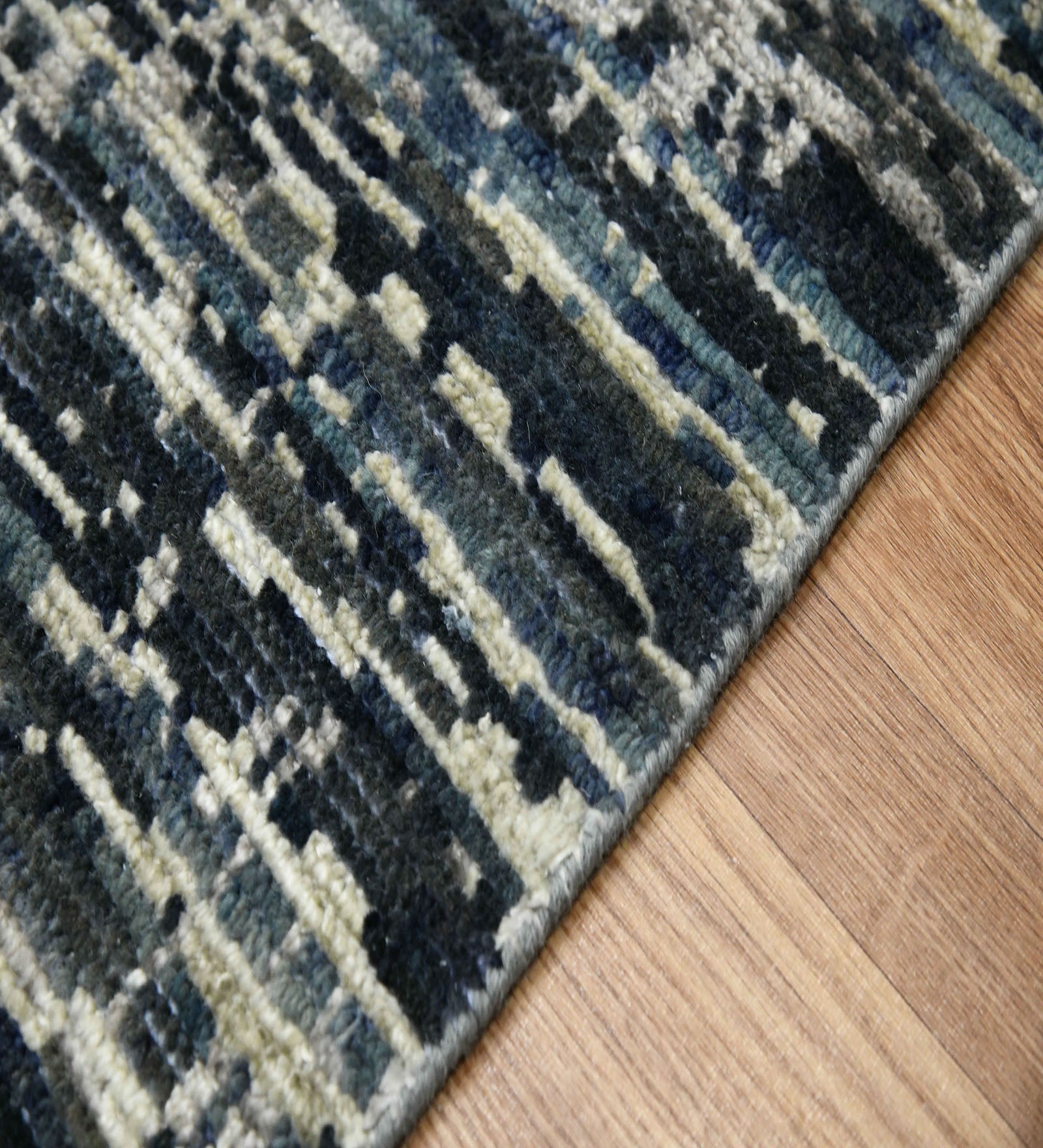 Metropolis Modern Pattern Hand Knotted  Rectangle Anti-Skid Designer Carpet, Prayer Rug For Office Cabins, Small Living Spaces - 2'X3'