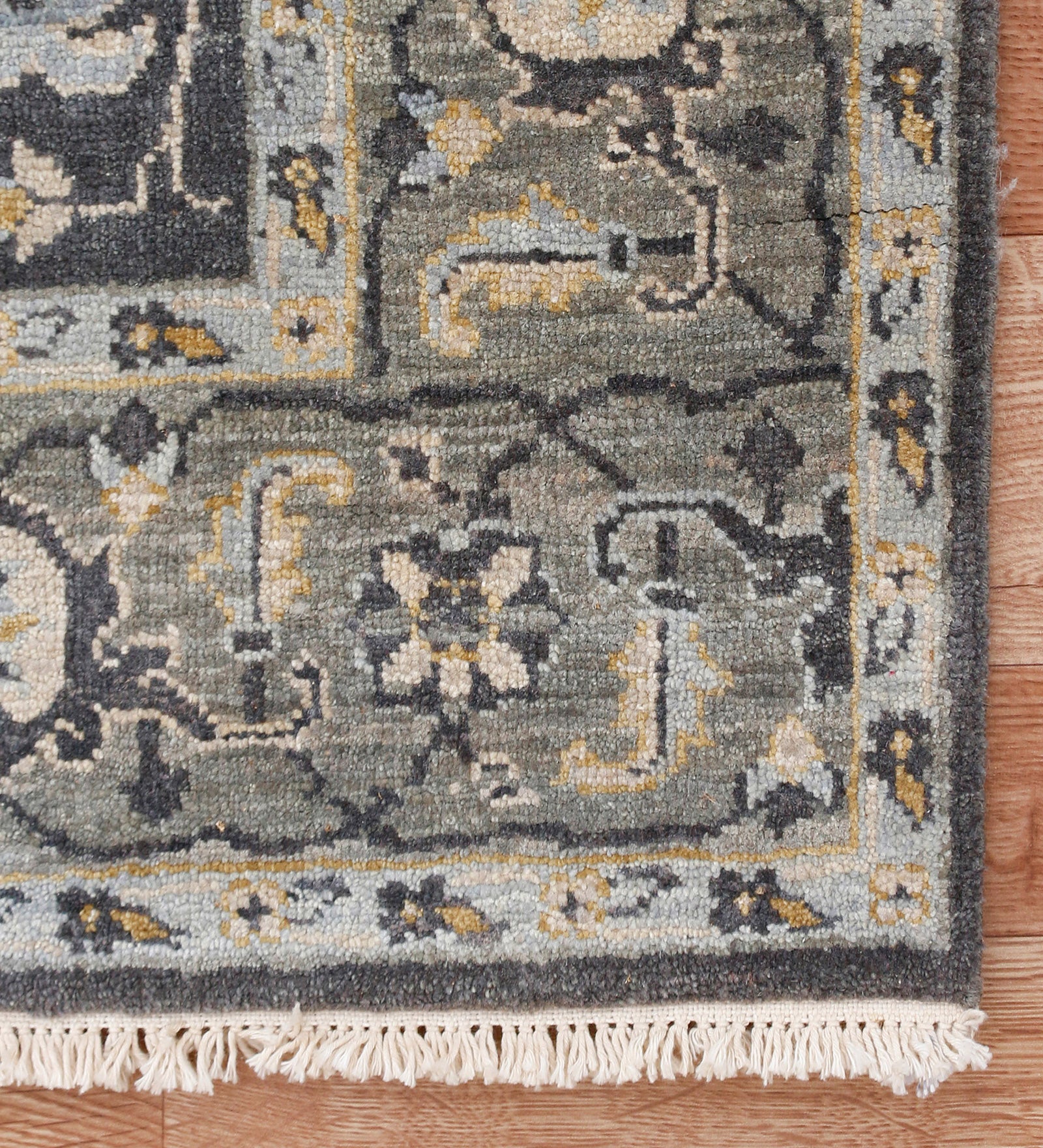 Heritage Traditional Pattern Hand Knotted  Rectangle Anti-Skid Designer Carpet, Prayer Rug For Office Cabins, Small Living Spaces - 4'X6'