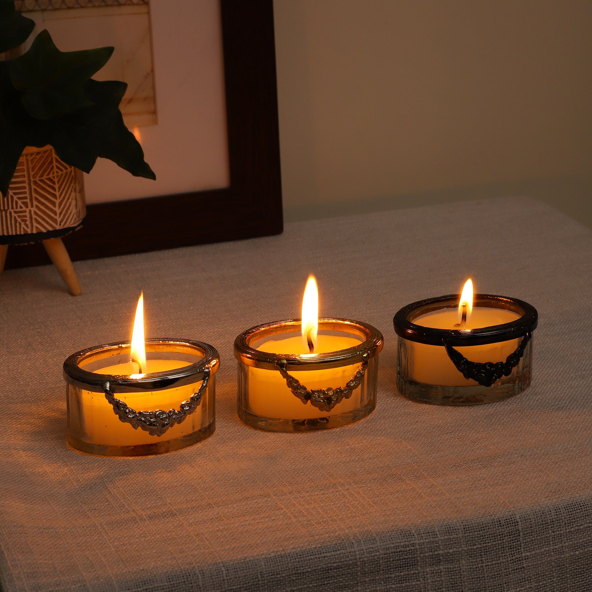 snowy whisper white scented candle jar with Golden Ring