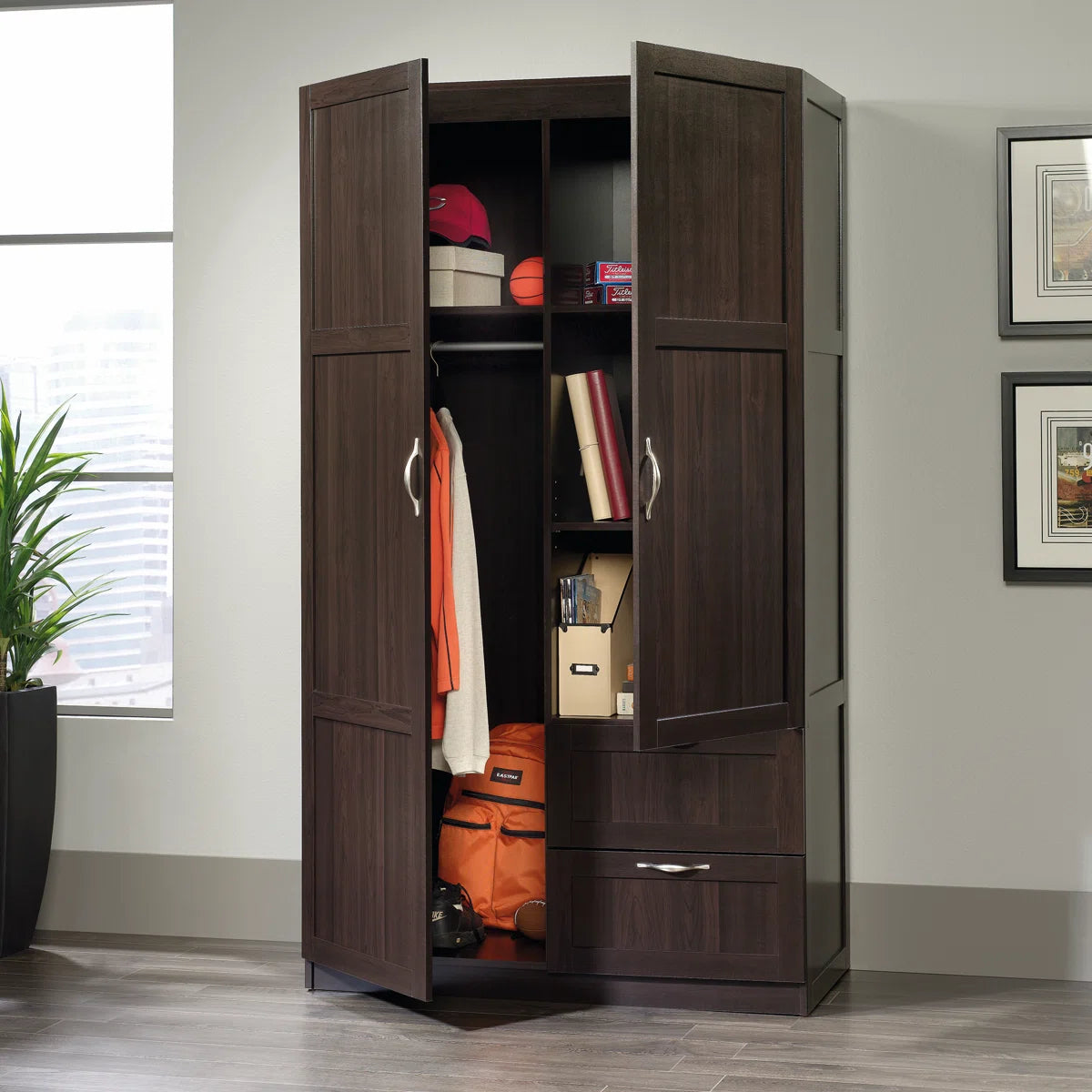 Lott Armoire