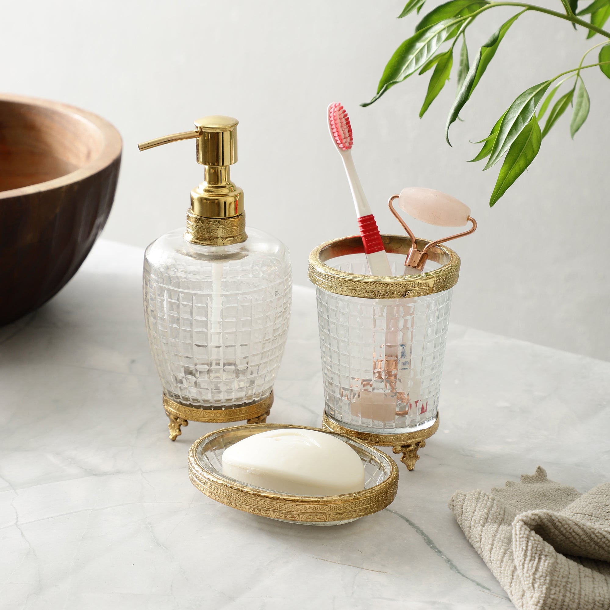 Alteza crystal Cut bathroom set in gold