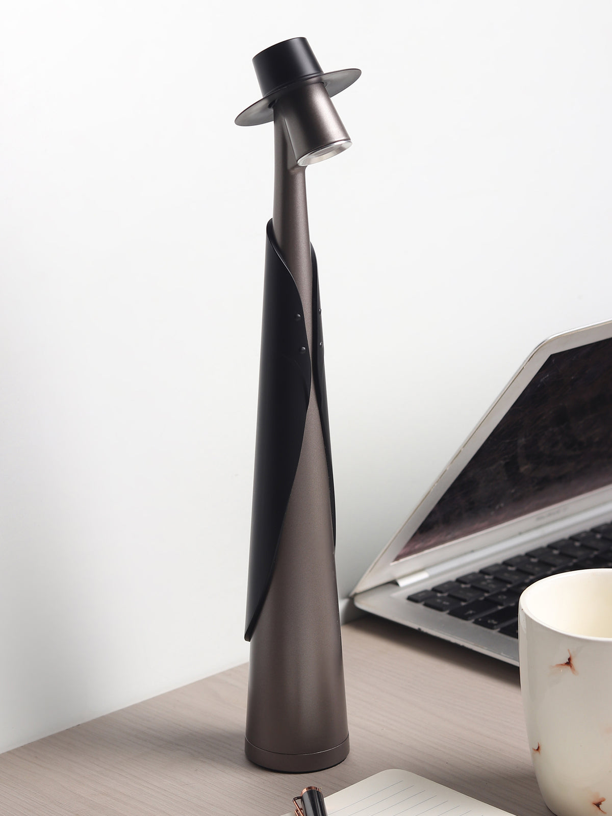 Baron Fedora Lamp