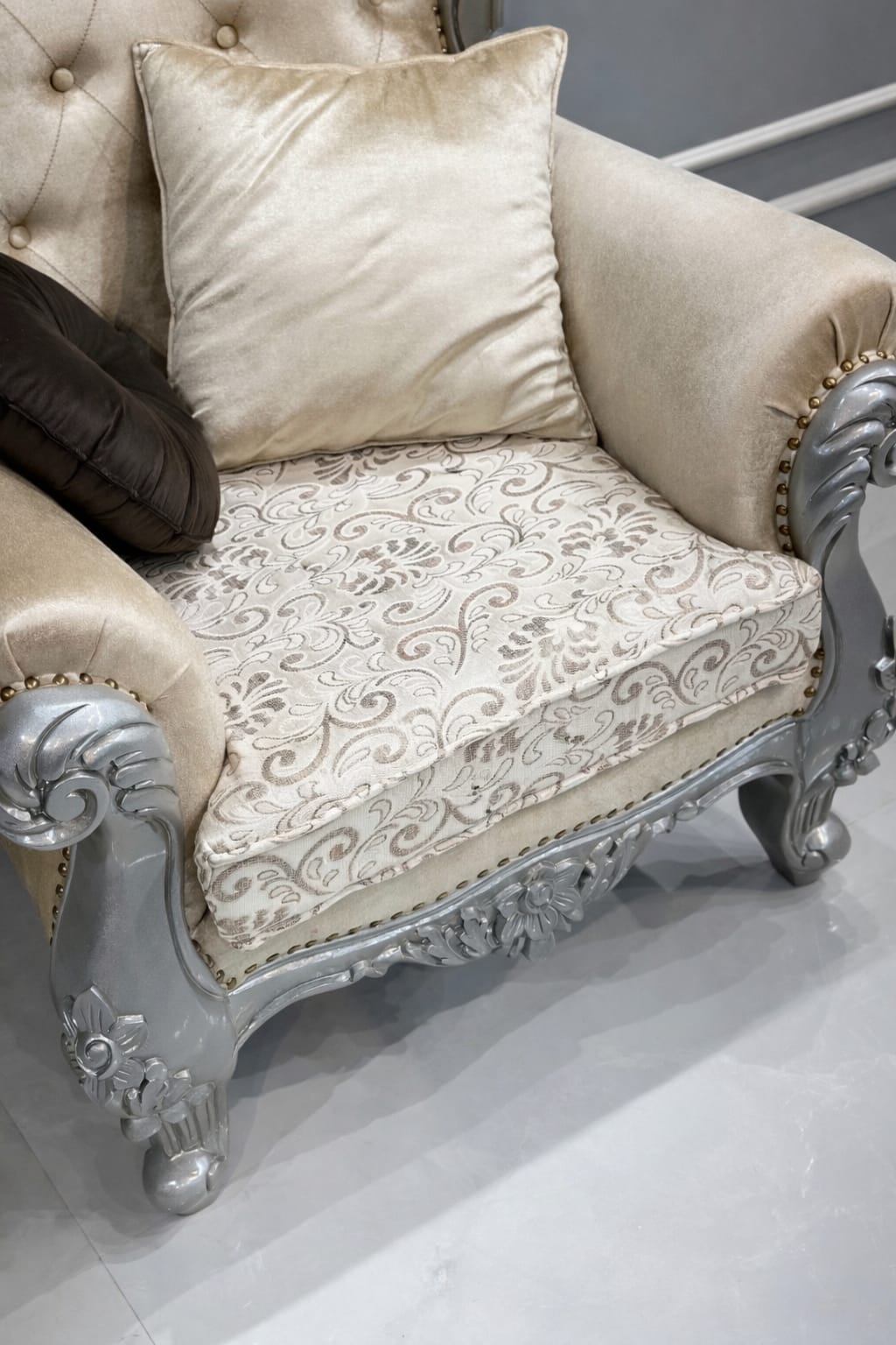 Handmade wooden standard sofa chair with amazing antique style look