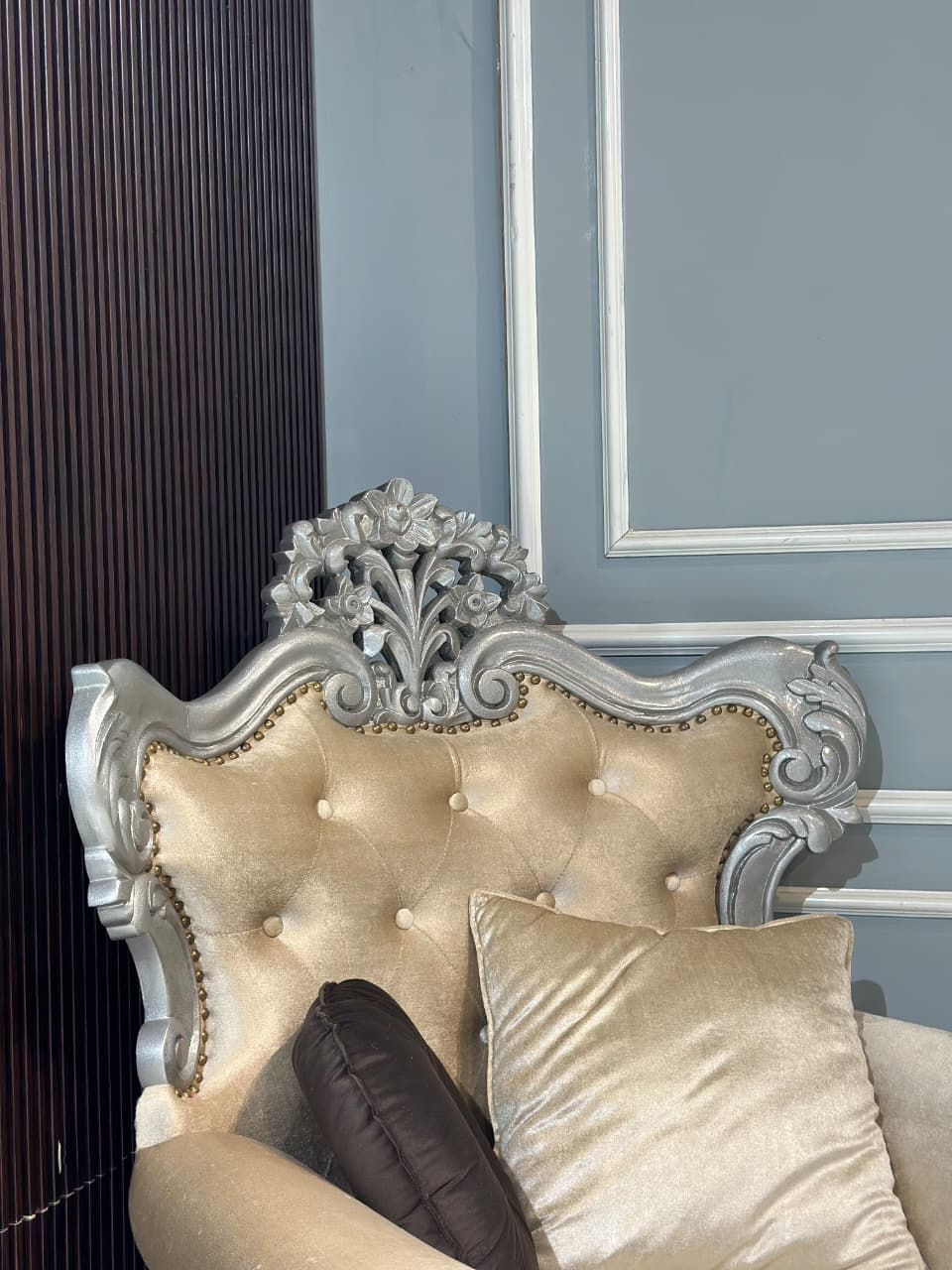 Handmade wooden standard sofa chair with amazing antique style look