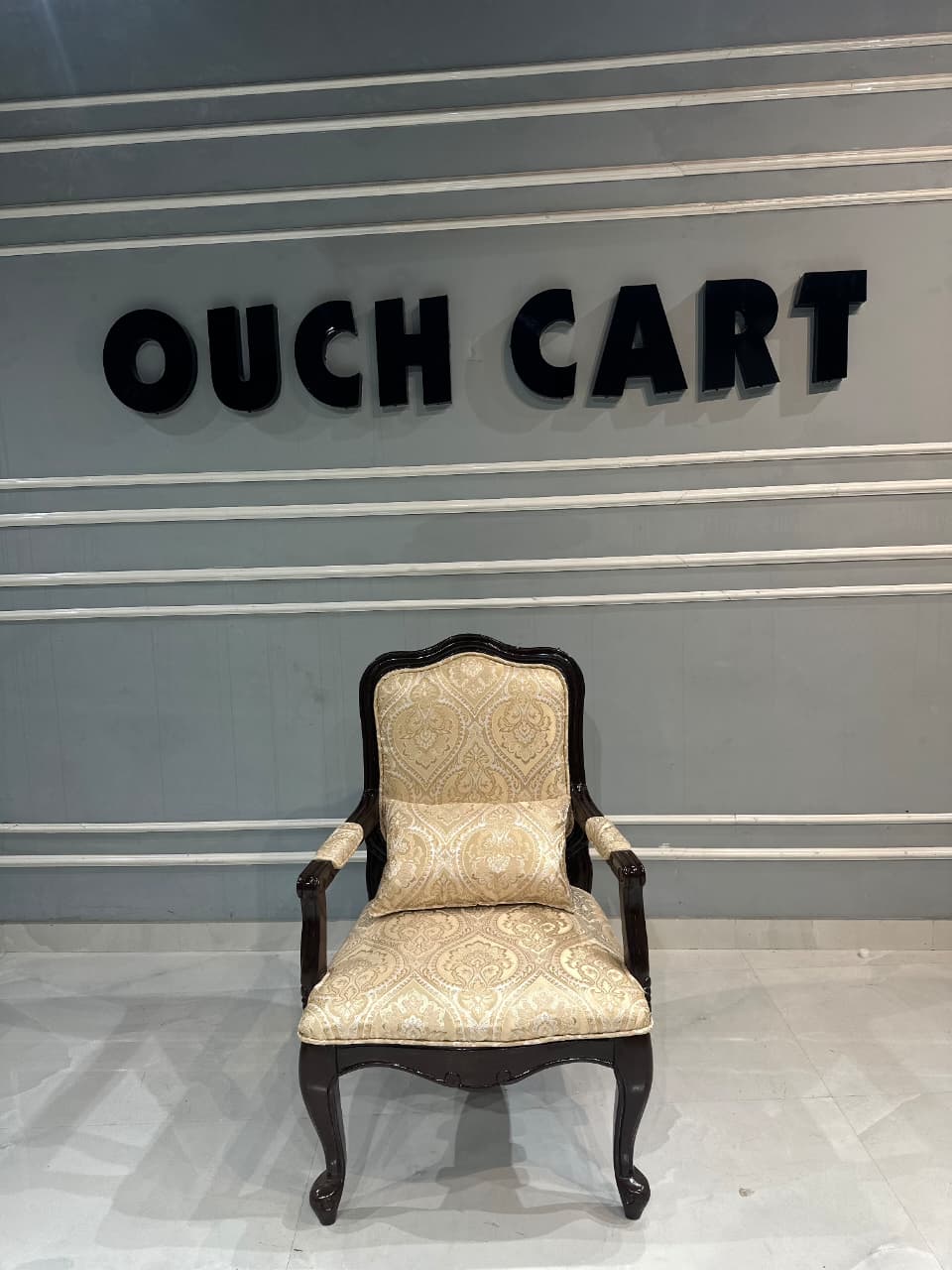 Albryna Wide Armchair