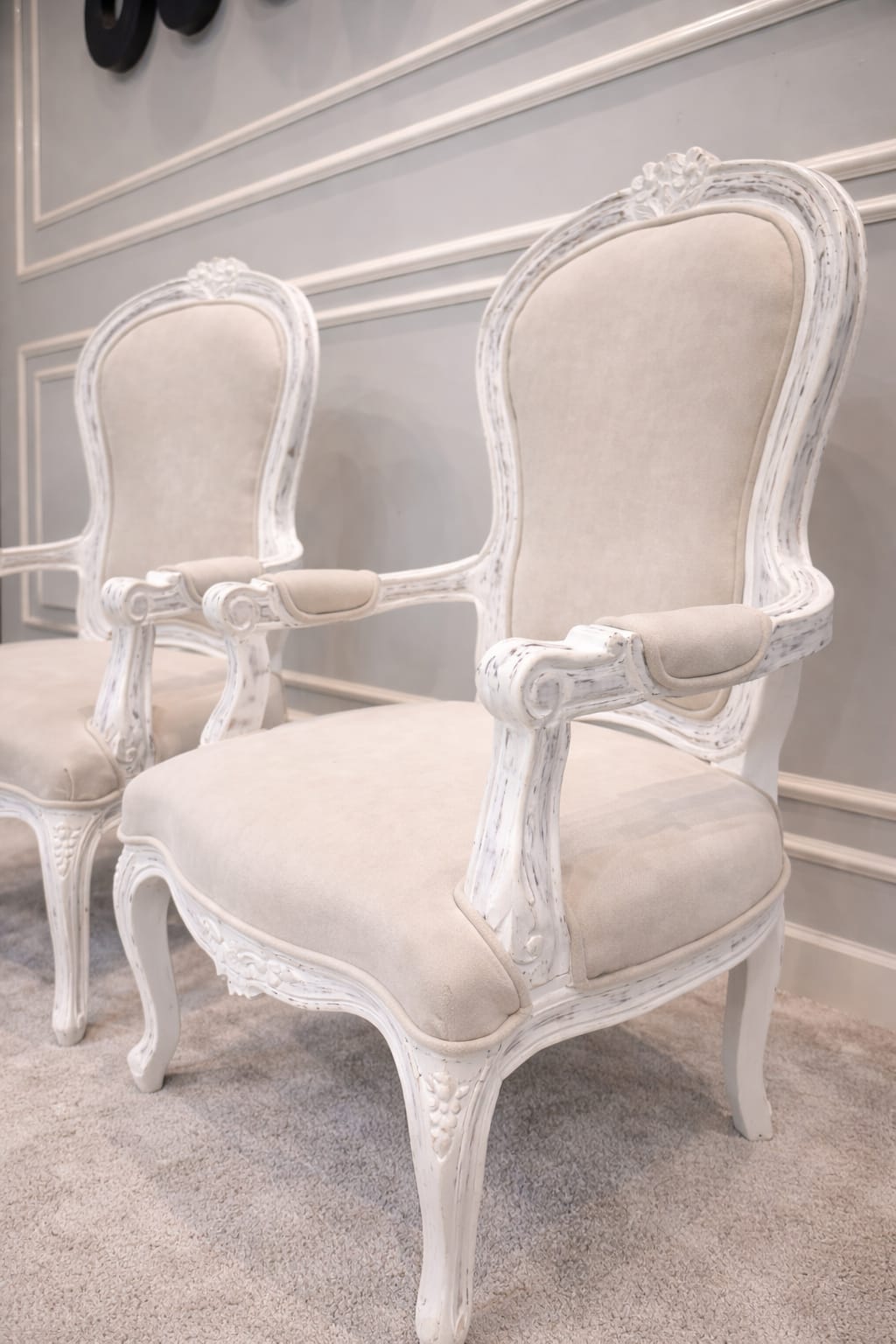 Ouch Cart Elegant French Style Upholstered Accent Chair – Vintage White Carved Wood Armchair for Living Room & Bedroom